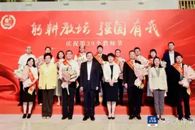 深圳市教师节公益交响音乐会精彩上演，为教师送上崇高敬意图片