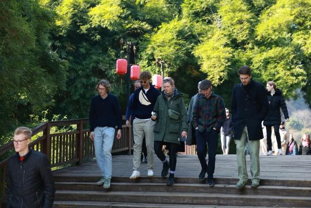 当“古典音符”遇见“丹霞仙境”：德国汉诺威交响乐团今日打卡龙虎山！