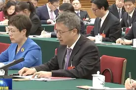 在江苏团，三位民主党派成员向总书记面对面献策图片