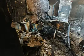 电热毯起火扔掉后换房间继续睡，半夜被褥阴燃烧毁一排宿舍图片