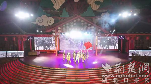 湖北竹溪：一条免费夜游巴士激发消费新活力