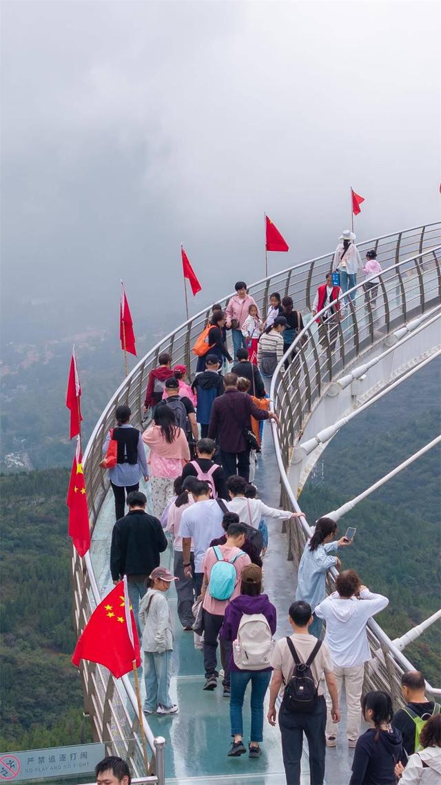 中秋国庆喜相逢，假期乐游潭溪山！高空体验开启“尖叫模式”，抓紧来打卡！