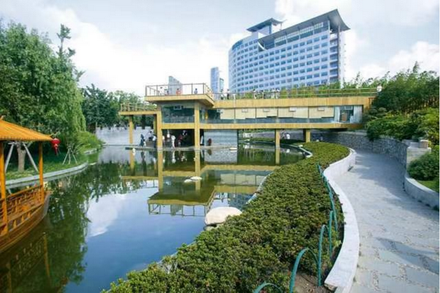 上海市中心又一公园拆除围墙！内藏明城墙和宝藏机位！怎么还有个“灶披间”？