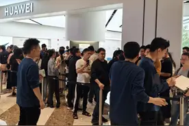 华为Pura 70系列今日先锋开售，四川华为线下门店现抢购热潮！图片
