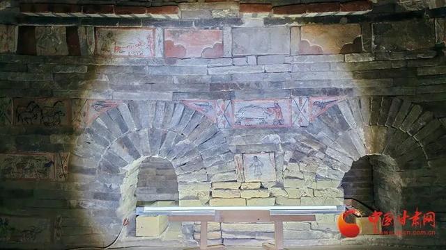 何以中国·壁画里的中国丨嘉峪关魏晋壁画：藏着烤肉的“历史密码”