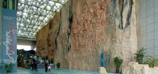 南凭高铁全线通车！广西诚邀越南游客“来中国，过周末”→