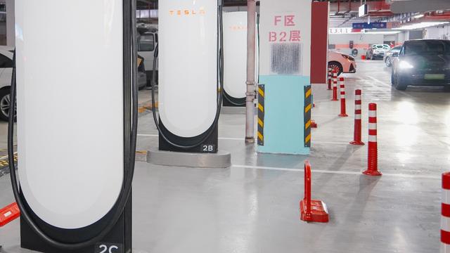 特斯拉V4超充站首入贵州 解锁“多彩贵州”自驾“无忧畅行”
