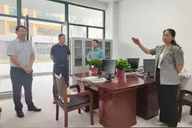 定远县副县长许倩深入定远县滨湖小学检查指导开学工作图片