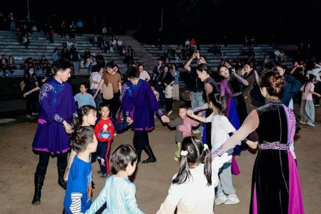 掌声不断，舞不停！今天呼和浩特在北京圈粉无数！