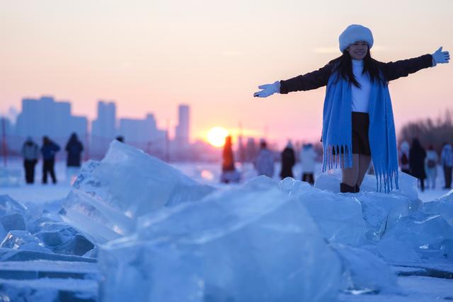 尔滨“钻石海” 浪漫赏落日