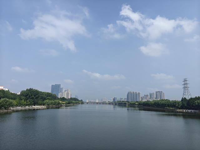 张张大片！北京今日蓝天绝美