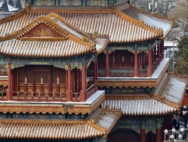 紫禁雪晴望雍和，一重金瓦一重天