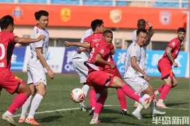 金球先生来青岛现场观战，红狮获点又遭取消，主场憾负辽宁图片