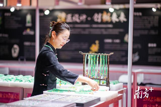 “美丽经济”闪耀顺德，2025珠宝时尚文化节启幕