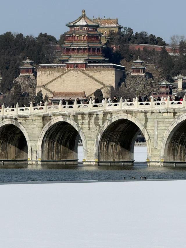 雪落颐和园：白雪镶金顶