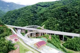 云南这条高速公路将于月底分段通车图片