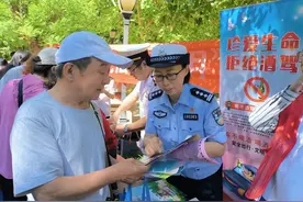 社区居民：来这里唠唠嗑！图片