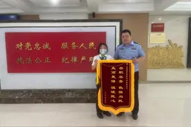 价值万余元的3双名牌鞋被当作垃圾扔了！民警连夜追查帮忙找回图片