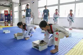 广州市第十九届体育节跆拳道精英争霸嘉年华举行图片