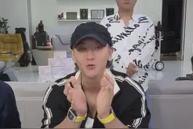 黄子韬直播间卫生巾一分钟被抢空！二手平台已出现大量收购、转卖帖图片