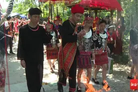 开启浪漫“三月三”！50对男女来琼中体验黎族苗族传统婚俗图片
