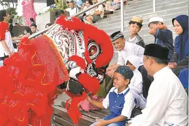 专注华人社团和社会慈善工作27年，印尼华裔总会总主席黄德新：中……图片