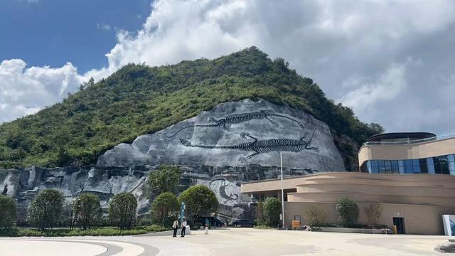 云渡“三叠纪巨轮”启航：载着古生物“驶”向世界级大桥
