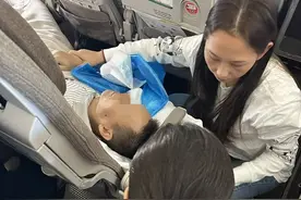 旅客高空突发急症失去意识 东航乘务员主动救助获赞扬图片