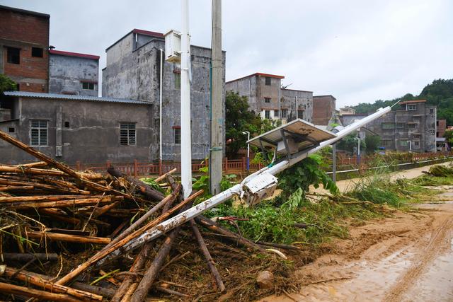 广东清远暴雨灾后现场：洪水退去