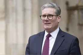 英国首相：西方愿继续向乌克兰提供军事支持图片