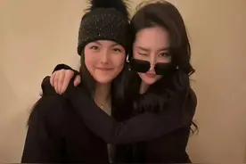 李湘晒王诗龄刘亦菲合照，网友：羡慕说累了图片