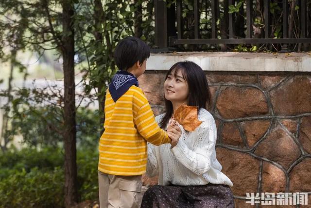 青岛八大关，乌泱泱的人为一件事而来！一款“魔法帽”火了！现场照片→