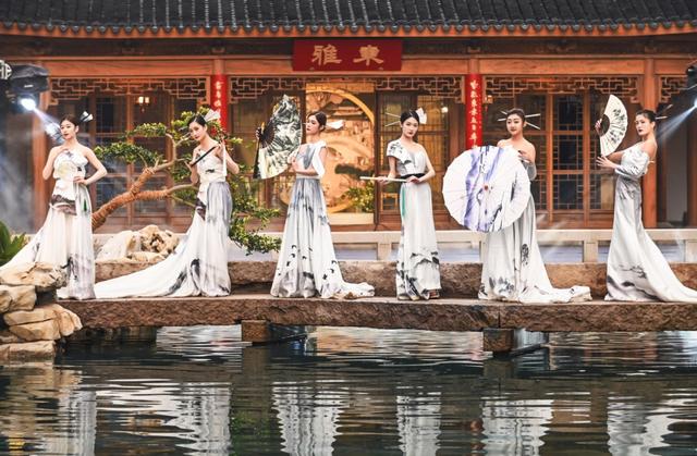 桂花开，华贸见！
