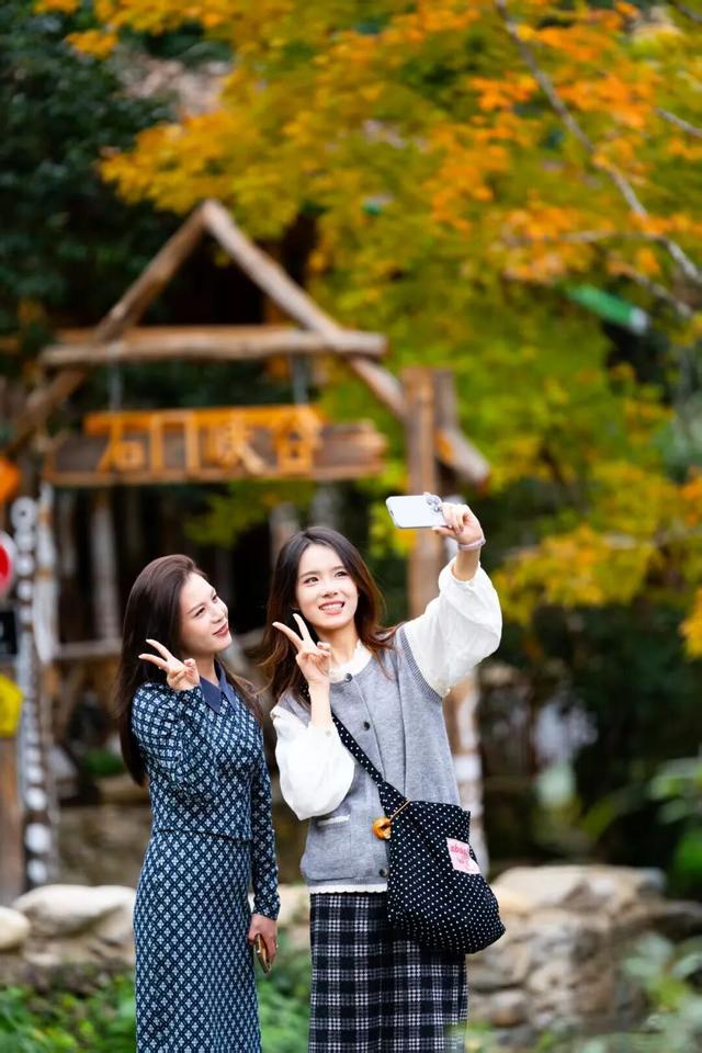 上新！看完篁岭晒秋再去石门峡“躺”个秋！