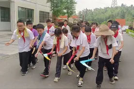 劳动+体育，乡村娃在趣味运动会上玩“嗨”了图片