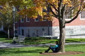 哈佛起诉美国政府，教授们：将外国学生学者赶走是“恐怖袭击”图片