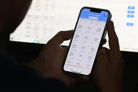 广州南站回应2名旅客买到“同日同座”车票：其中一张是退票图片