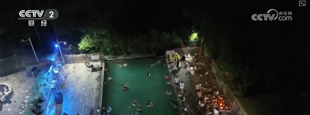 花样“夜”态燃动夏日夜游消费热力 玩法“上新”撬动“八小时外”经济新支点