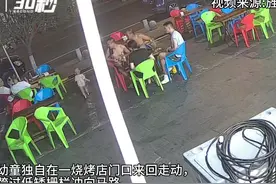 德阳一幼童突然横穿马路 危急时刻路人眼疾手快抱回孩子｜看见正能量图片