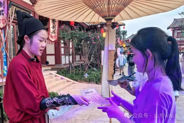 仅216天落地德州的“NPC”小镇，如何让游客留下来“演戏”？
