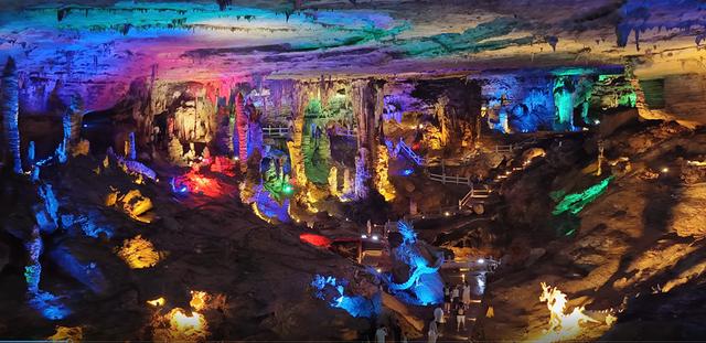 贵州铜仁：九龙洞“变形记”