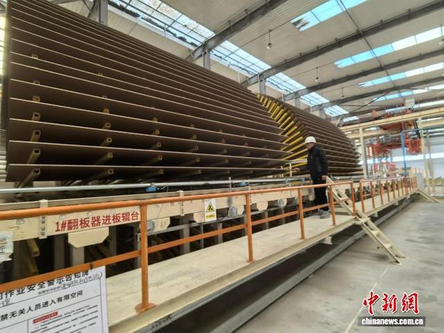 “塞外明珠”乌梁素海：从生态困境到绿色传奇的逆袭