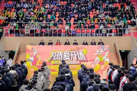 17支高校篮球队一较高下 2024全国大学生篮球邀请赛在郑“为热爱开场”图片