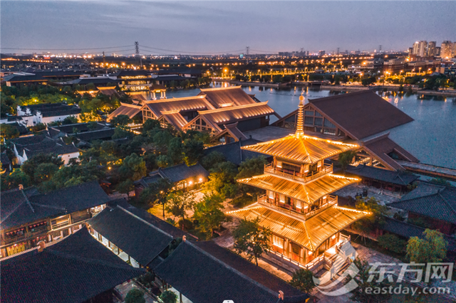 上海国际光影节 | 外滩瀑布升级回归、七宝古镇光影水舞……收藏全城打卡攻略，家门口也能出大片
