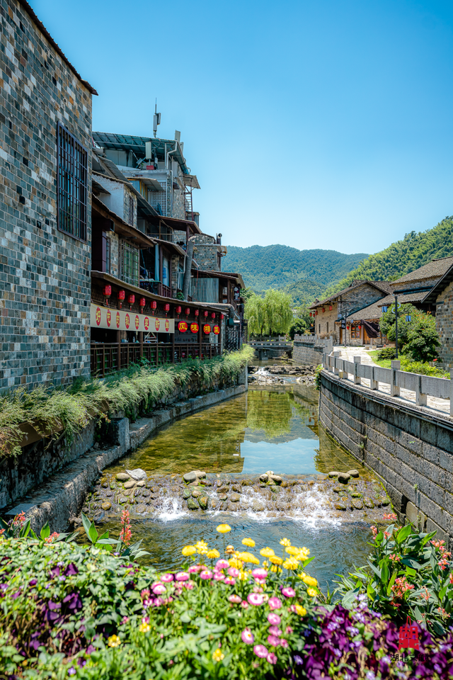 “多巴胺”旅游上新，跟着北北打卡“赤黄红”