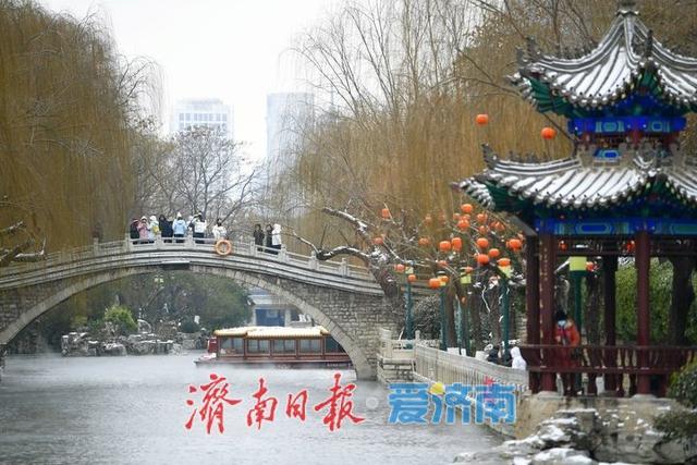 云雾润蒸，雪后济南护城河云雾缭绕宛如仙境