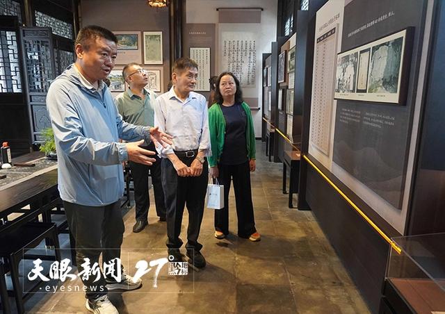 “跟着叶辛游贵州” | 著名作家叶辛携旅游新著走进黔西南