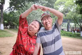 父爱如山！陪智力残疾女儿30载，七旬父亲希望她余生快乐图片