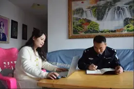 湖南邵东警嫂莫雪莲：三尺讲台好教师 撑起家庭半边天图片
