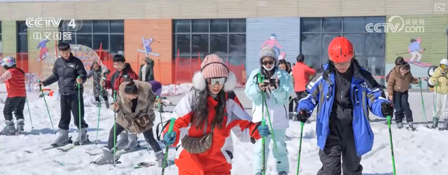 “冷”赛道激发产业发展“热”活力 “冰雪+”掀起冬季消费新热潮
